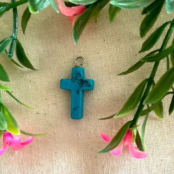 Turquoise Cross pendant - Picture 3 of 5